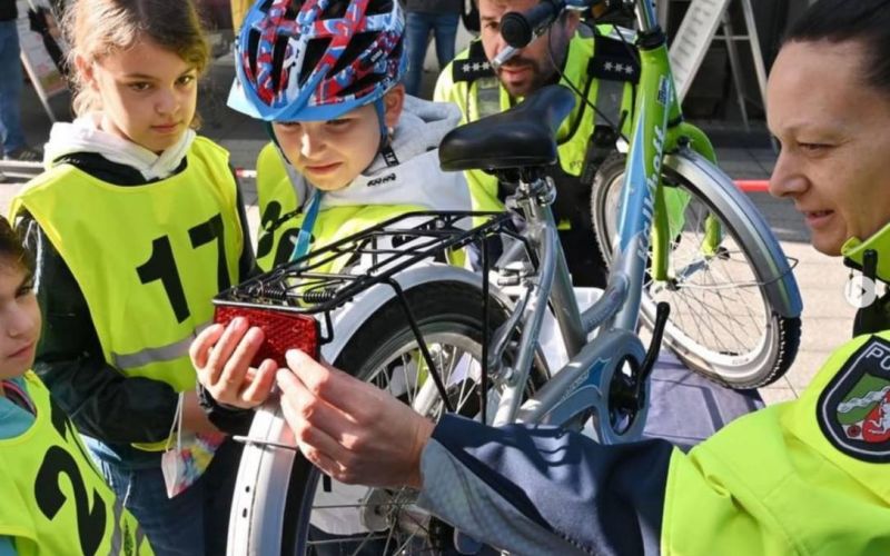 „Verkehrssicherheitsmeile“ für Bochumer Viertklässler