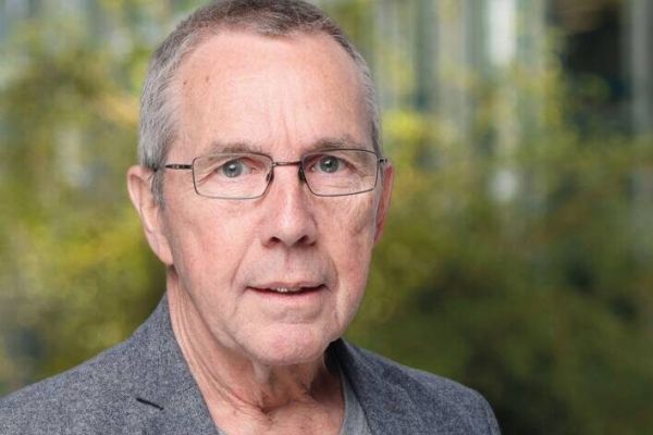 Ernst Steinbach, SPD-Ratsmitglied für den Bochumer Norden, informiert