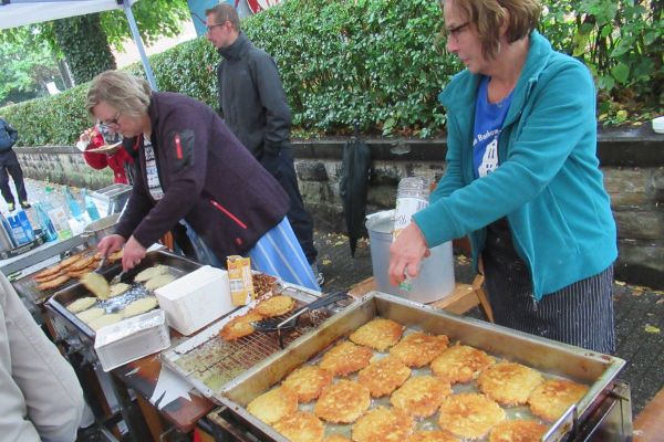 Bunt gemischter Herbstmarkt am Stern