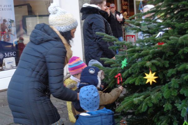 Weihnachtsmarkt Gerther Treff: „Hinz und Kunz“ am Glühweinstand