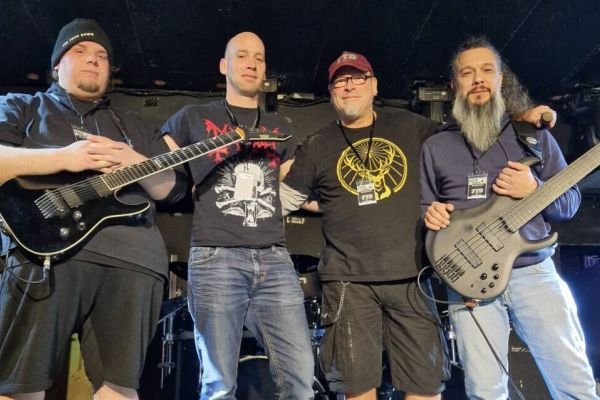 Bands spielen für ein rumänisches Tierheim