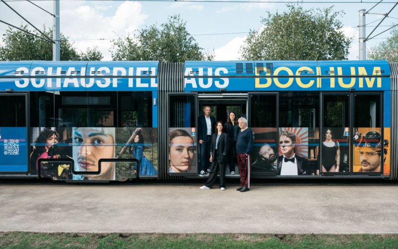So sieht die neu gestaltete BOGESTRA-Bahn aus. Das Verkehrsunternehmen kooperiert mit dem Schauspielhaus Bochum. Foto: Daniel Sadrowski