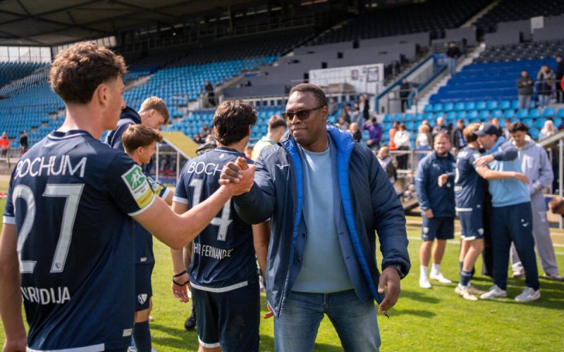Nah an den Nachwuchsspielern: Pablo Thiam. Foto: VfL Bochum 1848