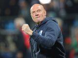 Uwe Rösler als Cheftrainer des VfL Bochum mit geballter Siegerfaust. Foto: firo sportfotos