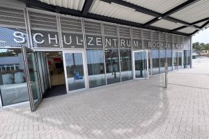 Noch vor der Eröffnung können Interessierte die Bücherei Gerthe im Schulzentrum Nord kennenlernen, aber eine Anmeldung ist erforderlich.