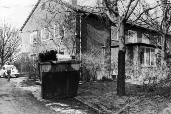 Das Haus Berlin: heute eine überwucherte Brachfläche