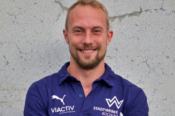 Maurice Huke hängt Spikes an den Nagel