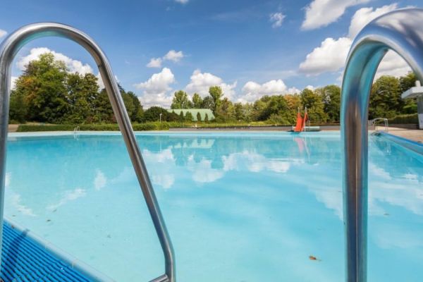 Hier könnte Ihr Arbeitsplatz sein – die WasserWelten suchen eine Fachkraft für Bäderbetriebe. Auch für das neu gestaltete Freibad in Linden (Südbad) Foto: WasserWelten Bochum