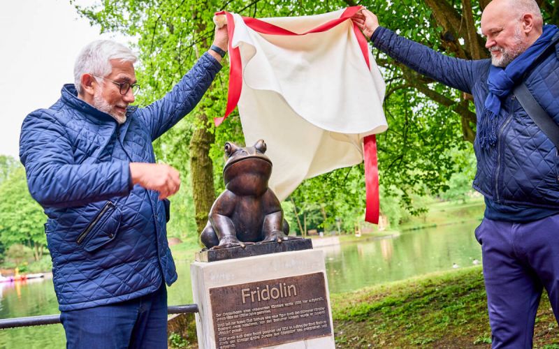 Oberbürgermeister Jörg Lukat begrüßte „Fridolin, den Dritten“ und übergab ihn feierlich der Öffentlichkeit. Foto: DYenmez / Stadt Bochum