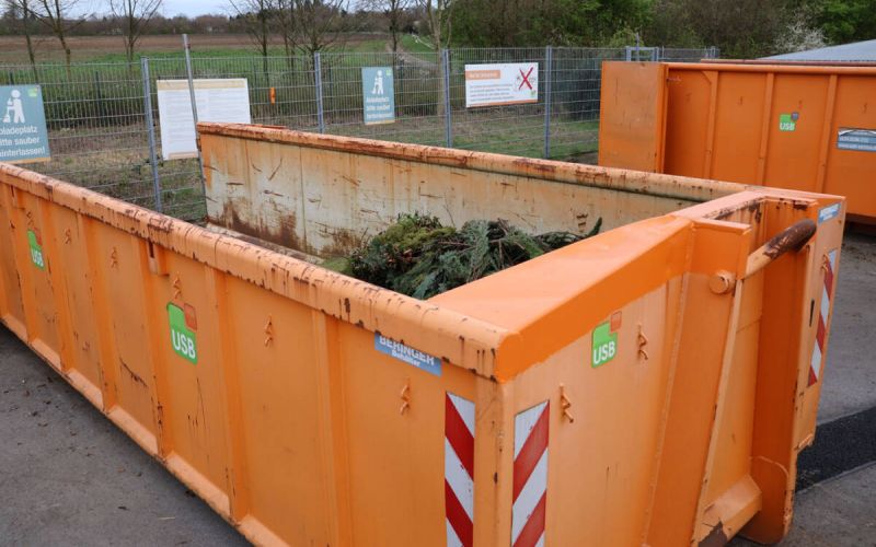 Ab Montag können Bochumer Bürger Grünabfälle loswerden. Der Zugang ist nur mit dem aktuellen QR-Code für 2026 möglich.