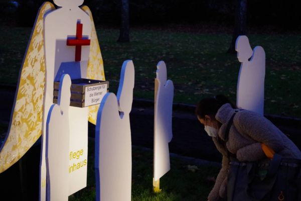 Engel erleuchten den Werner Park