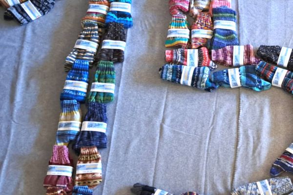 Märkisches Gymnasium übergab 150 Socken an die AWO