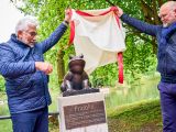 Oberbürgermeister Jörg Lukat begrüßte „Fridolin, den Dritten“ und übergab ihn feierlich der Öffentlichkeit. Foto: DYenmez / Stadt Bochum