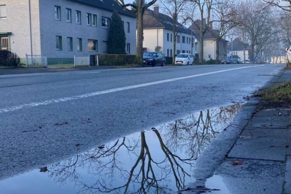 Die Fahrbahndecke der Wiescherstraße muss saniert werden und deshalb teilweise gesperrt.