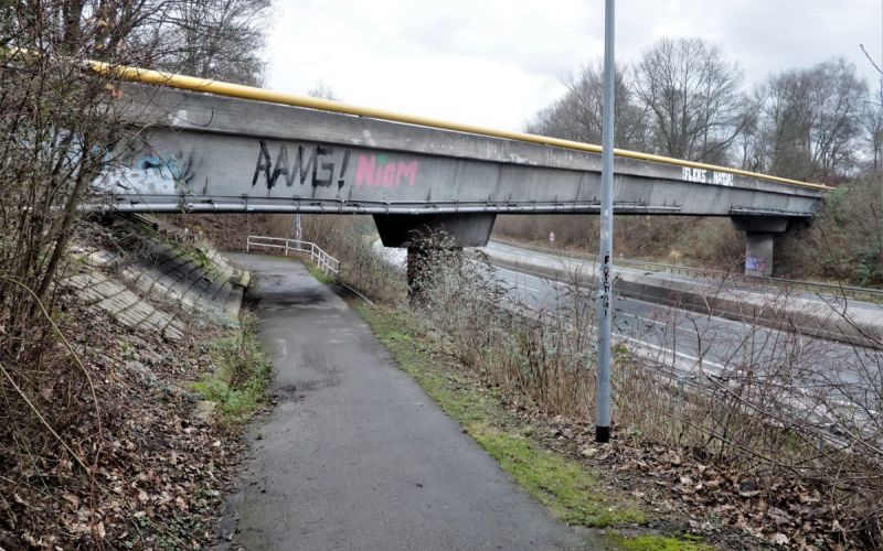 Kornharpen: Fuß- und Radwegbrücke bald fertig