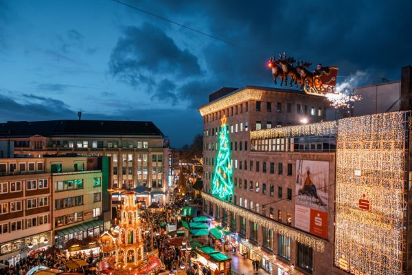 20250926 Fliegender Weihnachtsmann1 92c86a29