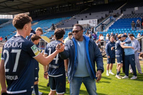 Nah an den Nachwuchsspielern: Pablo Thiam. Foto: VfL Bochum 1848