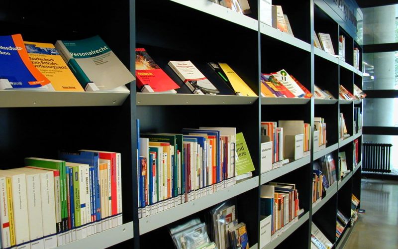 Zentralbibliothek und Zweigbüchereien öffnen wieder