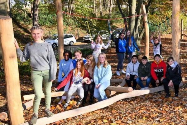 Auf dem Schulhof der WBG Bochum rollen wieder die Bagger