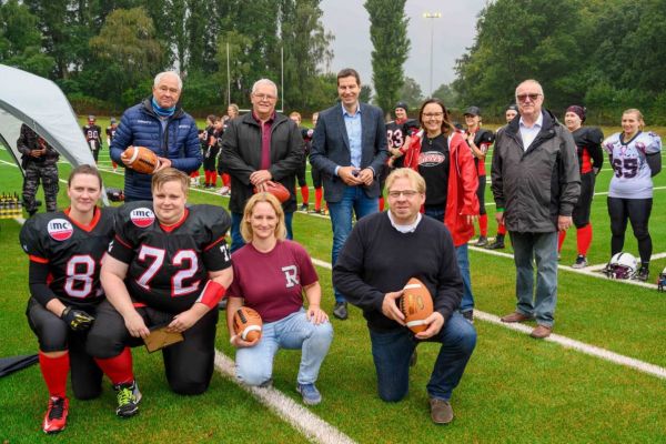 Kick off auf neuem Sportplatz am Schultenhof
