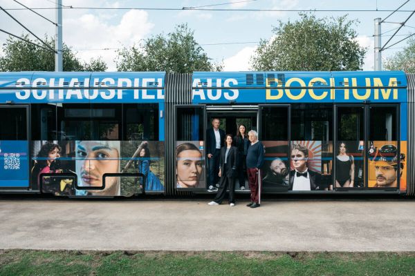 So sieht die neu gestaltete BOGESTRA-Bahn aus. Das Verkehrsunternehmen kooperiert mit dem Schauspielhaus Bochum. Foto: Daniel Sadrowski