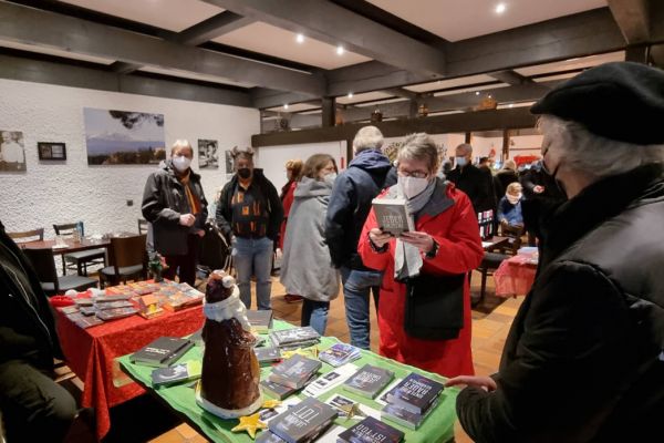 Ein Mini-Weihnachtsmarkt mit viel Besuch