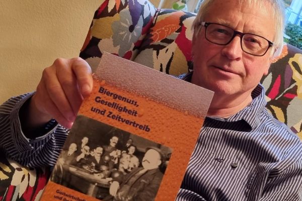Neues Buch von Peter Kracht: Wehmütige Erinnerungen an die Kneipe „umme Ecke“