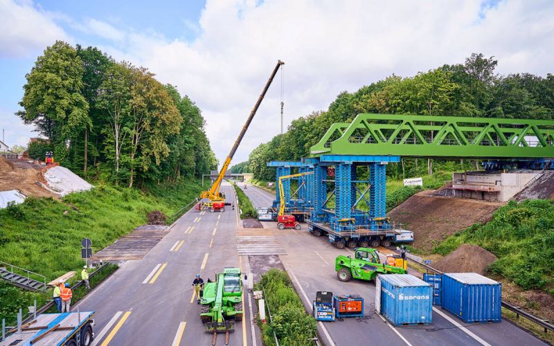 Für die neue Brücke musste die A43 gesperrt werden. Foto: Stadt Bochum / Dennis Yenmez
