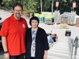 Daniel Guta (Volksbühne) und Elke Schlott (Kolpingspielschar) sorgen mit ihren Märchen auf der Waldbühne für Begeisterung bei Groß und Klein.