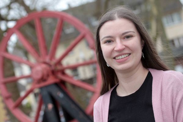 „Manchmal reicht eine gemischte Tüte und eine Sitzgelegenheit im Grünen, damit aus einem kurzen Hallo ein richtig gutes Gespräch wird“, sagt Sonja Hasenkamp. Foto: Andreas Molatta / Bochum Marketing
