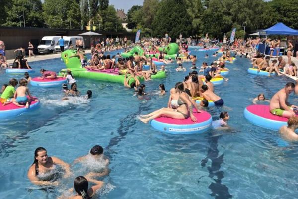 Die Sparkassen-Pool-Party im Freibad Werne bot reichlich Unterhaltung. Foto: WasserWelten