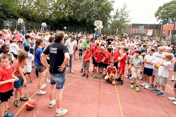 Mit 138 Teams nahmen nochmal mehr Teams am NRW3x3-Turnier in Bochum teil als im Vorjahr. Viele Kinder und Jugendliche hatten viel Spaß in der Gemeinschaft. Foto: Dirk Unverferth /NRW-Tour Team /hfr.
