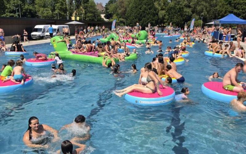 Die Sparkassen-Pool-Party im Freibad Werne bot reichlich Unterhaltung. Foto: WasserWelten