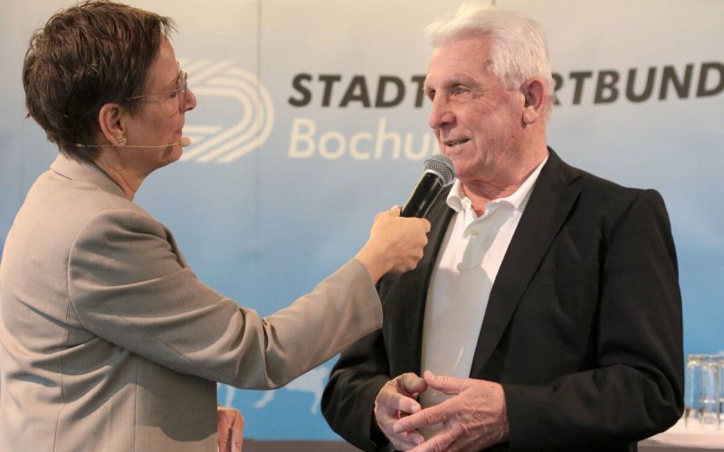 Fußball-Legende Klaus Fischer im Gespräch mit Katja Leistenschneider. Fotos: Andreas Molatta