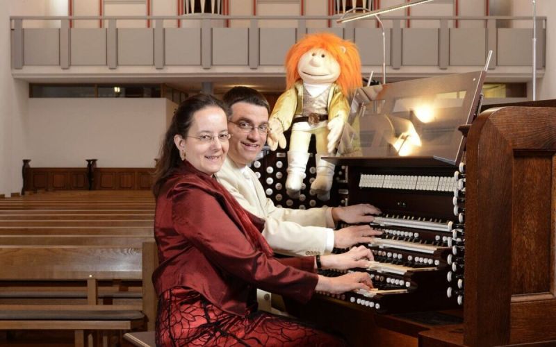 Orgel-Feuerwerk mit Leinwand-Übertragung