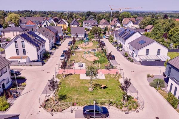 Die Anlage bietet vielfältige Spiel- und Aufenthaltsmöglichkeiten für Kinder, Familien und Anwohnende. Foto: Dennis Yenmez/Stadt Bochum