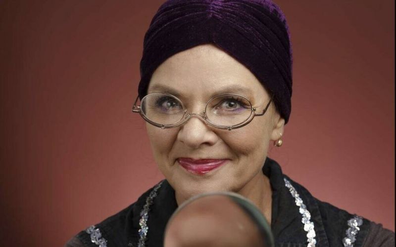 „Ich glaub nich…“ heißt das aktuelle Programm von Waltraud Ehlert alias Esther Münch. Foto: Michael Grosler