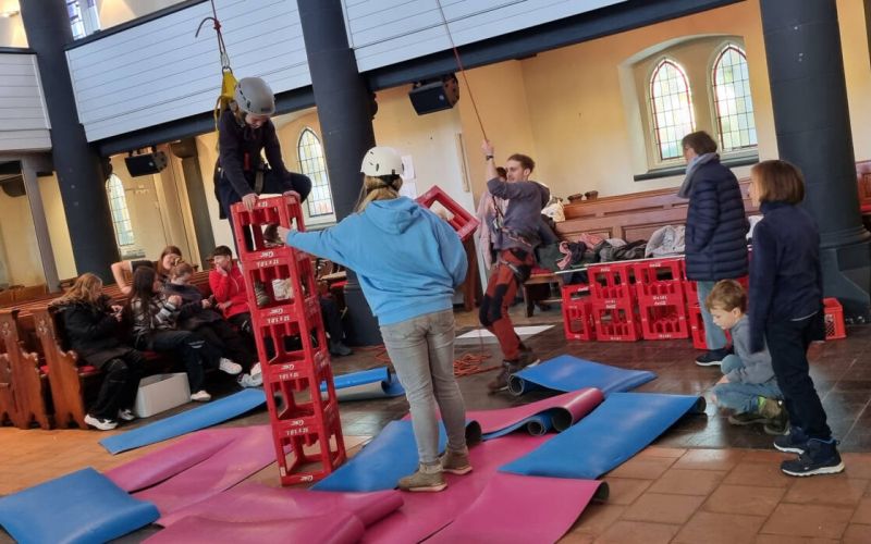 Eine Kirche zum Klettern und Spielen