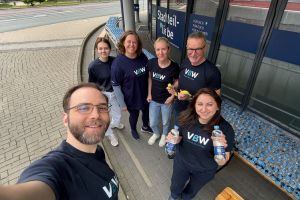 Die VBW war mit dem KundenCenter Süd eine von drei Wasserstationen. Insgesamt wurden vom Team 900 Wasserflaschen und 300 Bananen verteilt. Foto: Dominik Neugebauer, VBW