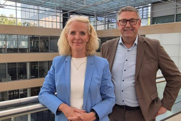 hallobo.life-Herausgeber Björn Pinno hat mit Stadtwerke-Bochum-Geschäftsführerin Elke Temme und Geschäftsführer Frank Thiel gesprochen. Foto: Eberhard Franken