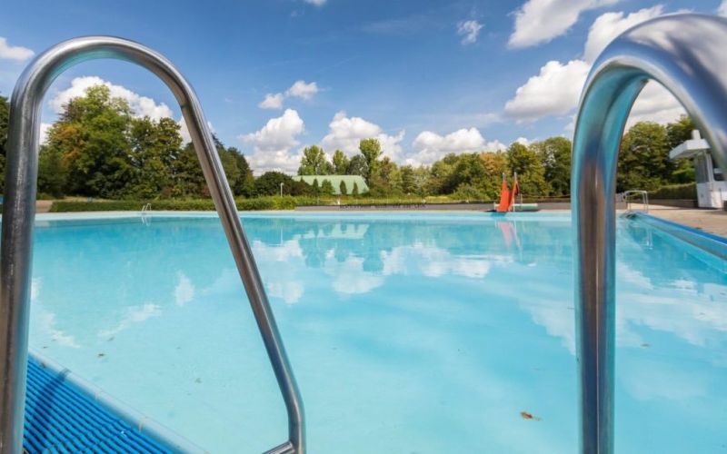 Hier könnte Ihr Arbeitsplatz sein – die WasserWelten suchen eine Fachkraft für Bäderbetriebe. Auch für das neu gestaltete Freibad in Linden (Südbad) Foto: WasserWelten Bochum