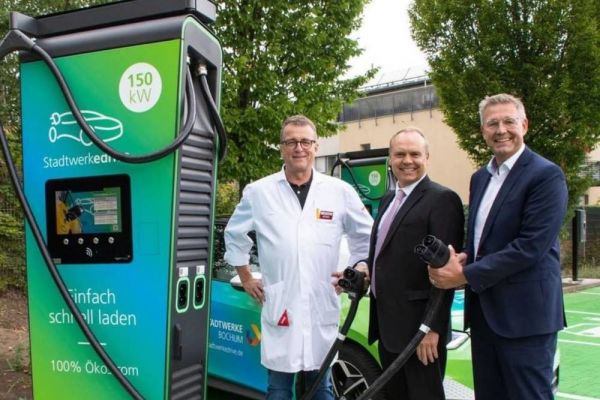 Stadtwerke Bochum: „High-Power-Charger“ an REWE Lenk-Standorten