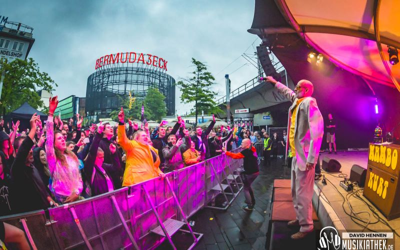 Dieses Foto mit Mambo Kurt stammt von 2025. Ab 2027 soll Bochum Total im Westpark stattfinden, nicht mehr im Bermuda3Eck. Foto: David Hennen / musikiathek.de