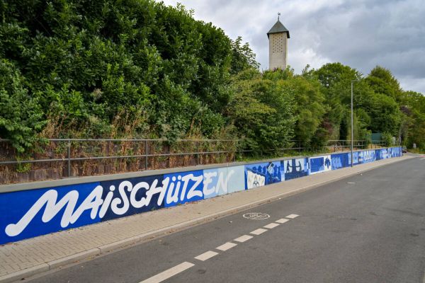 Historische und kulturelle Motive des Stadtteils Harpen hat das Künstler-Duo gestaltet. Aktuell geht es um die Maischützen. Foto: 23.07.2026. Foto: Lutz Leitmann / Stadt Bochum