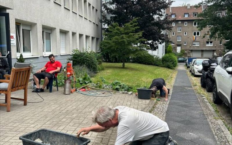 Das Fundament für das Sonnensegel wurde gelegt. Foto: Caritas Ruhr-Mitte