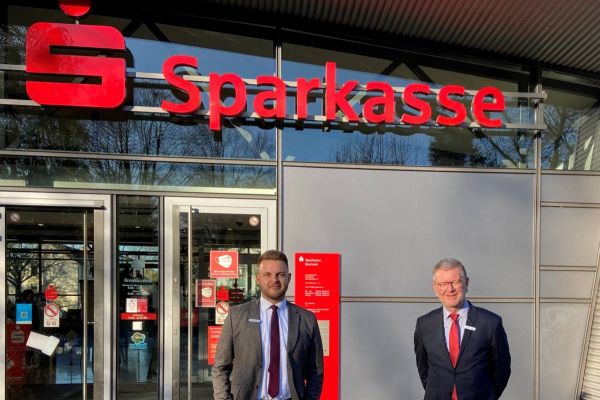 Sparkasse Bochum: Generationswechsel am Rosenberg Moritz Katzer übernimmt von Uwe Blötner-Schlenkhoff