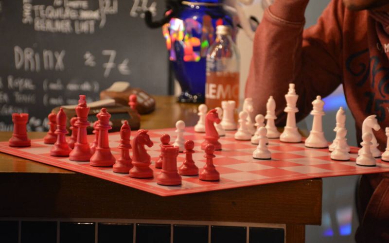 Beim „Bad at Chess Club“ ist jeder willkommen. Fotos: Arpi Grigoryan