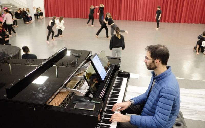 Klavierfestival: Schüler und Schülerinnen tanzen zu Debussy und Ravel